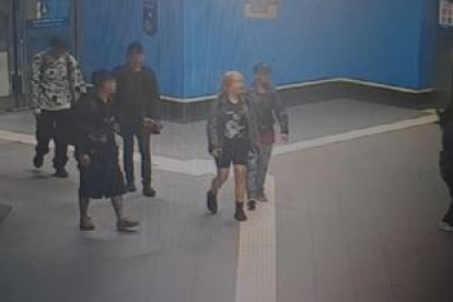 Una joven fue sancionada por rayar una estación del Metro