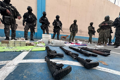 Un fusil y tres escopetas se decomisaron durante estos operativos