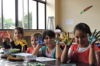 Formación. Las pinturas es una de las artes que jóvenes y niños buscan becas en las instituciones privadas.