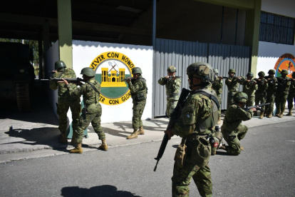 Intervención. En Ecuador se ejecuta un estado de excepción que permite el despliegue de militares en varios controles.
