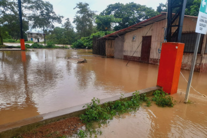 Más de siete horas permaneció Muisne bajo la lluvia.