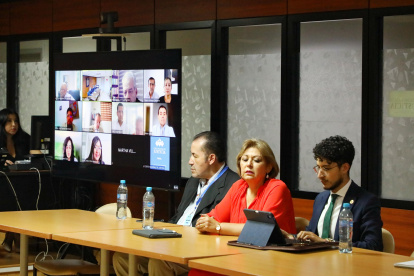 Audiencia de apelación del caso Senagua. En la pantalla de atrás se ve el rostro de Walter Solís, exministro de Rafael Correa.