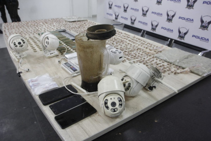 Más de 900 dosis de heroína, valoradas aproximadamente en 5 dólares cada una, fueron encontradas en la vivienda.