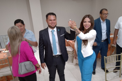 El presidente junto a la vocal Mafer Vargas alcadesa de Simón Bolívar