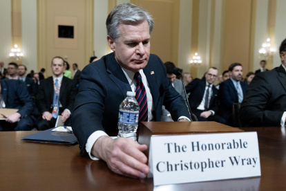 El director del FBI, Christopher Wray, testifica ante el Comité Selecto de la Cámara de representantes en Capitol Hill en Washington , DC, EE. UU.