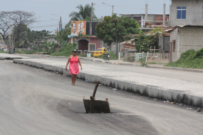 28 de Agosto. Varias calles recibieron la obra pública, en medio de la falta de atención de otras vías llenas de agua y lodo.