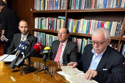 José Hidalgo, director de Cordes; Oswaldo Hurtado, presidente de Cordes; y Abelardo Pachano, miembro del Directorio de Cordes.