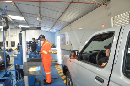 Los usuarios deben agendar un turno en la web de la AMT para reservar una cita en los centros de revisión vehicular.