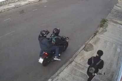 Delincuente disparó a quemarropa a un hombre durante un asalto en el norte de Quito.