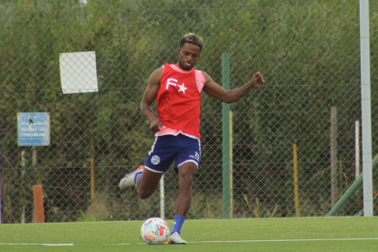 Jeison Chalá vuelve al fútbol ecuatoriano después de jugar en el fútbol de Arabia