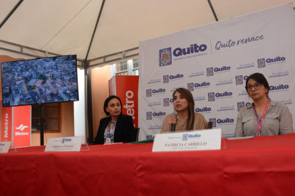 En una rueda de prensa, Carolina Pantoja, subprocuradora metropolitana, dio algunos detalles del informe sobre los hundimientos de casas en Solanda.