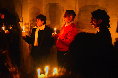 Leyendas de Quito son teatralizadas y contadas en la noche por grupos de jóvenes que les apasiona