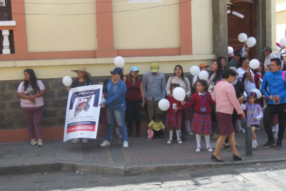 Plantón. En Riobamba se organizó un plantón para exigir celeridad para encontrar a la niña Dana que está desaparecida desde el jueves 1 de febrero.