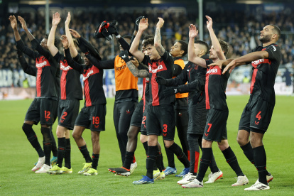 Bayer Leverkusen de Piero Hincapié continúa en la punta de la Bundes ¿liga