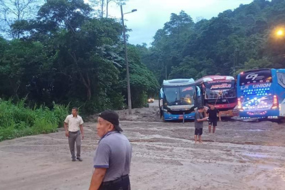 Varios buses también tuvieron inconvenientes para pasar