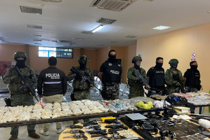 Durante la intervención la cárcel N°4 El Rodeo, en Manabí, se encontraron armas de fuego y hasta una impresora.