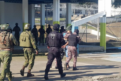 Protocolo. De acuerdo a la Policía Nacional se ha establecido que sí existen traslados a los centros de reclusión una vez que son detenidos.