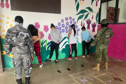 En el pabellón de mínima seguridad de la cárcel de Turi se incautaron 12 armas blancas.