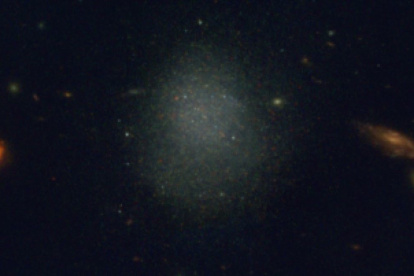 Una imagen compuesta en color de PEARLSDG realizada con datos JWST NIRCAM. Las estrellas individuales son visibles como pequeños puntos de luz en la imagen.