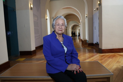La ganadora. María Hurtado Cevallos recibió el Premio Manuela Espejo en 2023.