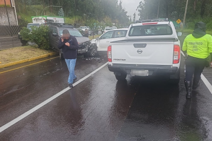 Las fuertes lluvias ocasionaron la colisión entre los dos vehículos