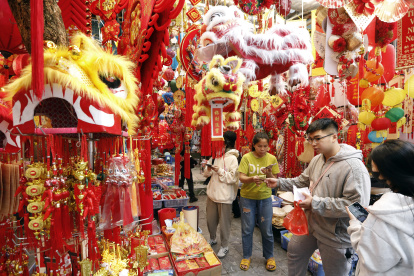 Tradición. El Año del Dragón también lo festejan en otros países asiáticos.