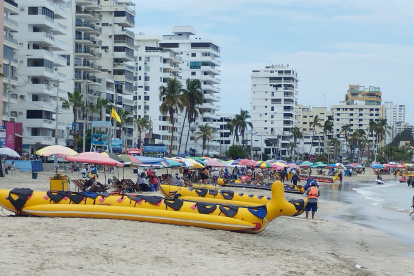 Efecto. Tras el crimen, los viajeros no llenan las playas. Hay pocos turistas, pero más que el domingo pasado.