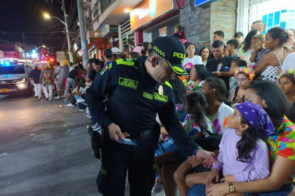El comandante de la Policía del Atlántico, coronel John Jairo Urrea, en una actividad comunitaria el domingo 4 de febrero de 2024.