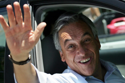 Fotografía de archivo fechada el 14 de enero de 2006 del expresidente chileno Sebastián Piñera (2010-2014, 2018-2022) durante un acto de campaña en Santiago (Chile).