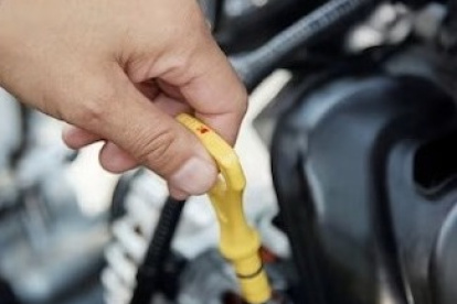 Es importante que se chequee que no haya pérdida de aceite en el motor, la caja de cambios o la transmisión.