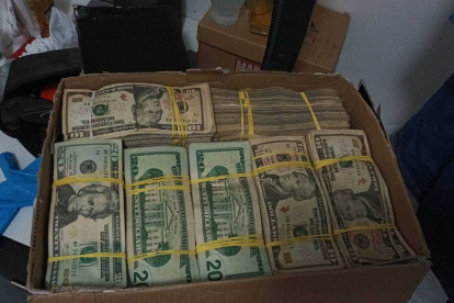 Identificación. Hasta ayer, se seguía contando el dinero incautado, que podía llegar al millón de dólares.