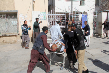 Hombre herido en la explosión en las afueras de la oficina de campaña de la localidad de Pishin.