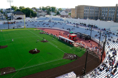 El Hinchliffe de Paterson, Nueva Jersey. Es un escenario para béisbol y fútbol, entran 7.500 personas.