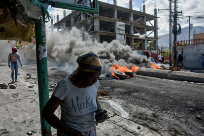 Manifestantes participan de una gran protesta antigubernamental este miércoles 7 de febrero de 2024, en Puerto Príncipe (Haití).