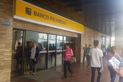 Las agencias bancarias atenderán en horarios diferidos. Estos varían según cada entidad.