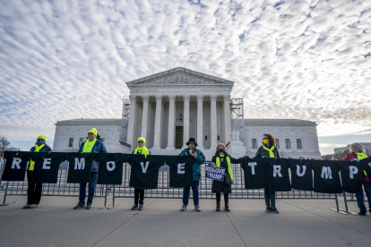 Washington. Manifestantes se presentan frente a la Corte Suprema este jueves 8 de febrero de 2024.