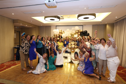 Las 30 exalumnas iniciaron la celebración con una misa de acción de gracias en la capilla del colegio. Luego se dirigieron a los salones del hotel Radisson, donde disfrutaron de un delicioso almuerzo.