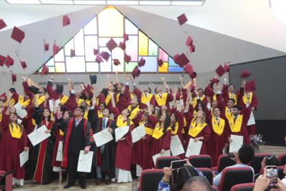Los nuevos profesionales celebraron el logro con una divertida sesión de fotos.