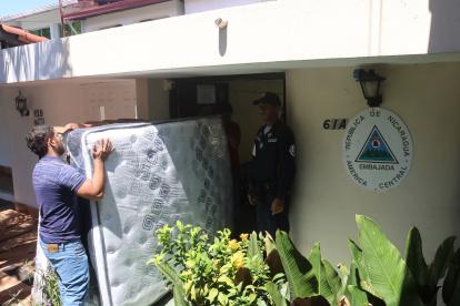 Martinelli arregla a su gusto la embajada de Nicaragua mientras Panamá discute el asilo