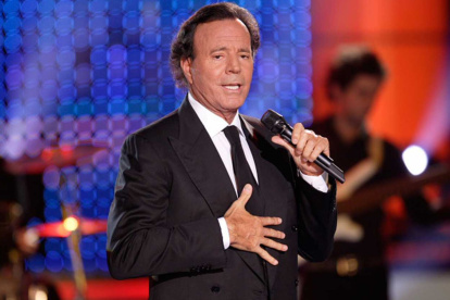 Julio Iglesias.