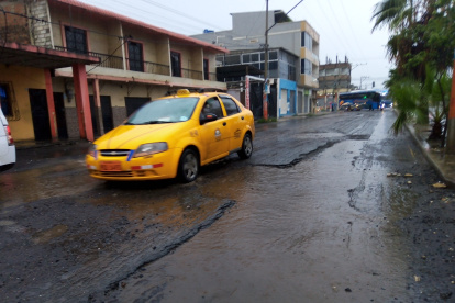 Las vías dañadas han quedado aún más afectadas por el invierno.