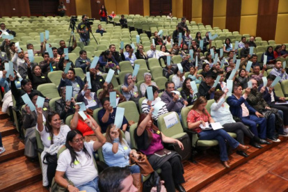 73 representantes de barrios, organizaciones, pueblos indígenas asistieron a la Asamblea de Quito.
