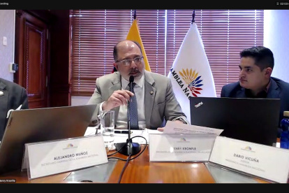 Henry Kronfle clausuró la sesión del Pleno tras la reconsideración de las votaciones de dos mociones fallidas.