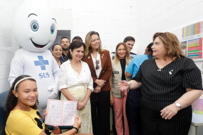 El Ministerio de Salud de Brasil comenzó a aplicar este 9 de febrero de 2024 una vacuna contra el dengue en grupos de adolescentes.