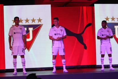 Los refuerzos lucieron el nuevo uniforme principal que utilizará Liga de Quito.