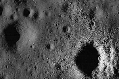 Fotografía de un cráter lunar en Oceanus Procellarum. Fotografía facilitada por NASA/GSFC/Universidad Estatal de Arizona. EFE