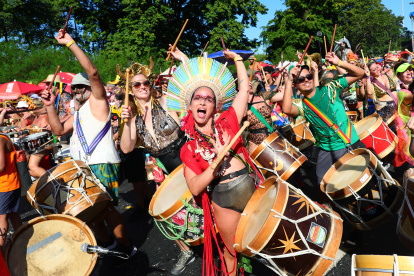 Festival.  El sambódromo de Río de Janeiro, la pasarela que cada año se viste de música, magia y color con los majestuosos desfiles del carnaval.