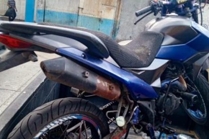 Hecho. Esta motocicleta es parte de las evidencias halladas.