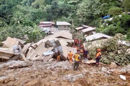Los equipos de rescate trata de localizar supervivientes tras el corrimiento de tierra en la sureña isla filipina de Mindanao. EFE/EPA/BUREAU OF FIRE PROTECTION HANDOUT BEST QUALITY AVAILABLE HANDOUT EDITORIAL USE ONLY/NO SALES HANDOUT EDITORIAL USE ONLY/NO SALES