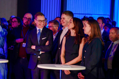 Helsinki (Finland), 11/02/2024.- Presidential candidate Alexander Stubb (L) and his family stand at the election party in the Little Finlandia event center during the second round of the presidential election, in Helsinki, Finland, 11 February 2024. The second round of the presidential election in Finland takes place on 11 February 2024 between the two frontrunner candidates of first round Alexander Stubb and Pekka Haavisto. (Finlandia) EFE/EPA/JARNO KUUSINEN